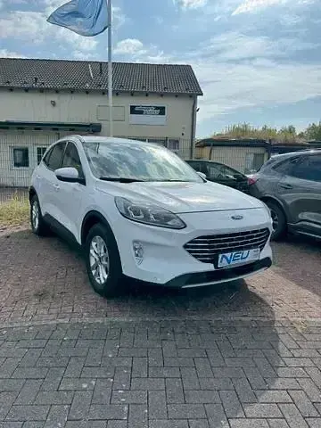 Gebraucht Ford Kuga Titanium 152 PS (111 kW) 2021 Weiß SUV