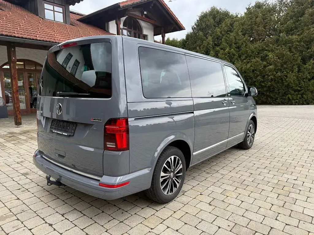 Gebraucht VW Multivan Generation Six 204 PS (150 kW) 2021 Grau Van / Kleinbus