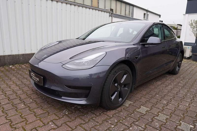 Gebraucht Tesla Model 3 Standard Range 208 kW (283 PS) 2021 Midnight silver Limousine