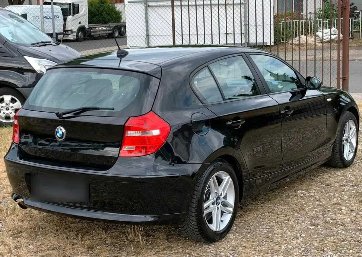 Gebraucht BMW 118 143 PS (105 kW) 2010 Schwarz Kleinwagen