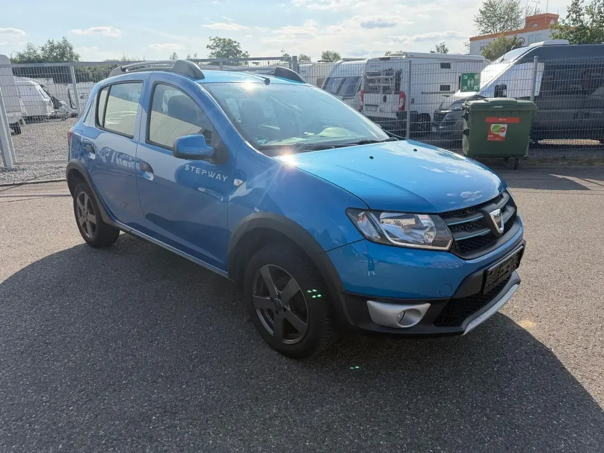 Gebraucht Dacia Sandero Prestige 90 PS (66 kW) 2015 Blau Kleinwagen