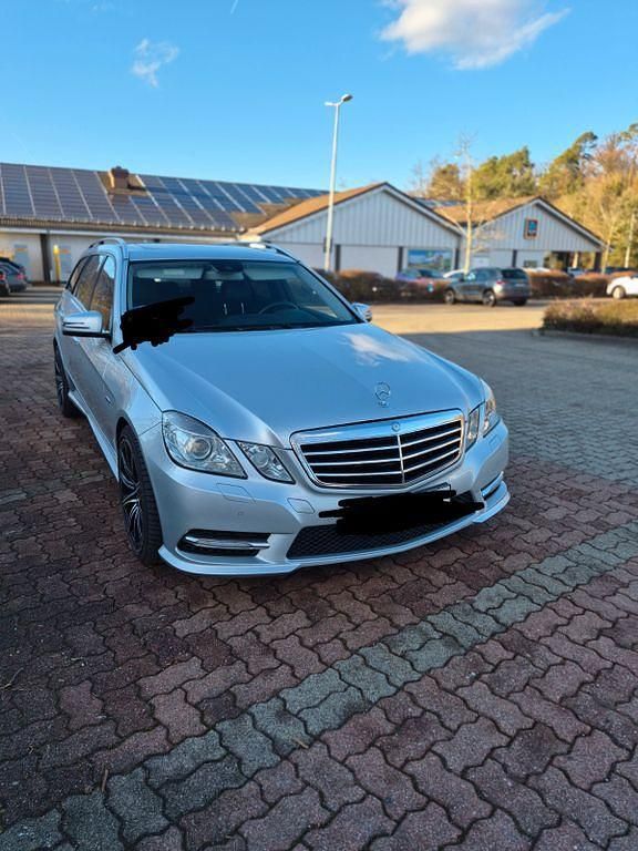 Silber Gebraucht 2012 Mercedes E300 Avantgarde Limousine | 8.500 € (Guter Preis) - Bild 1/4