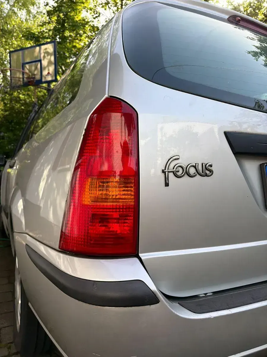 Gebraucht Ford Focus Finesse 101 PS (74 kW) 2002 Grau Limousine