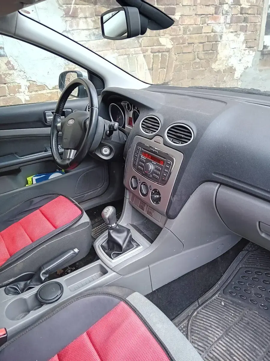 Gebraucht Ford Focus 101 PS (74 kW) 2009 Silber Limousine