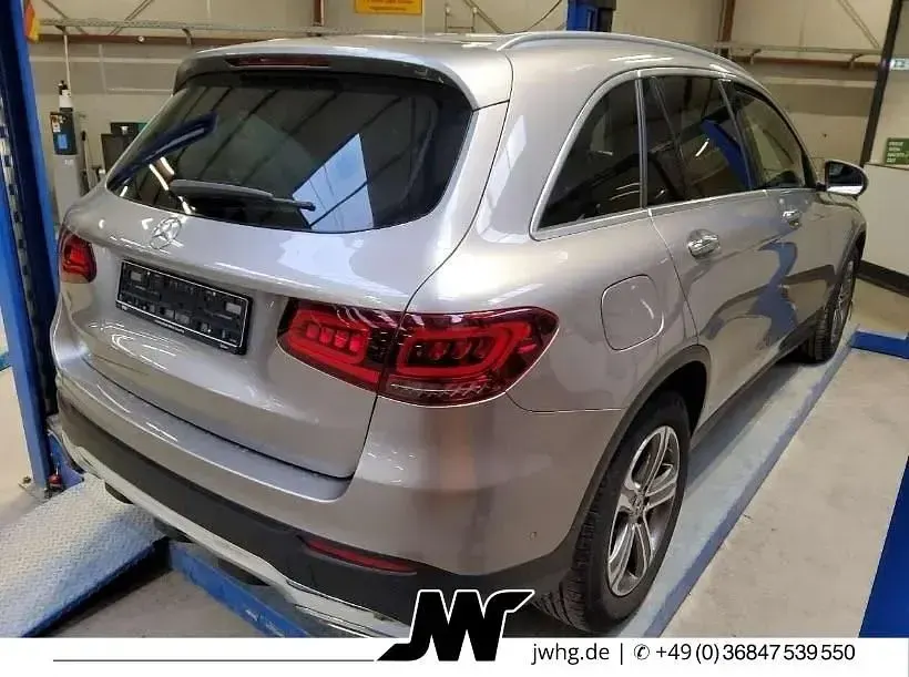 Gebraucht Mercedes GLC300 AMG 245 PS (180 kW) 2021 Mojavesilber metalliclack SUV