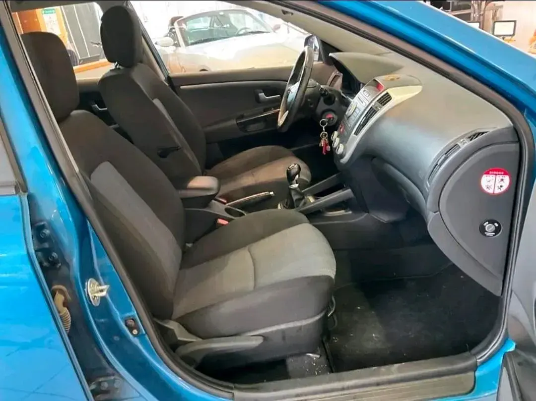 Gebraucht Kia Ceed Sportswagon Spirit 90 PS (66 kW) 2011 Blau Kombi