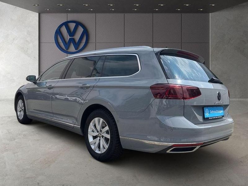 Gebraucht VW Passat Elegance 200 PS (147 kW) 2022 Mondsteingrau Kombi