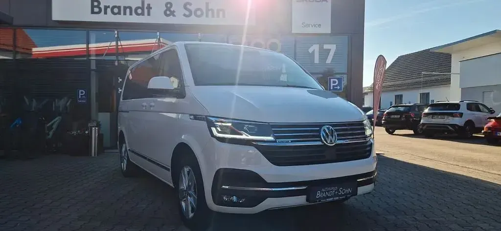 Gebraucht VW Multivan 204 PS (150 kW) 2023 Weiß Van / Kleinbus