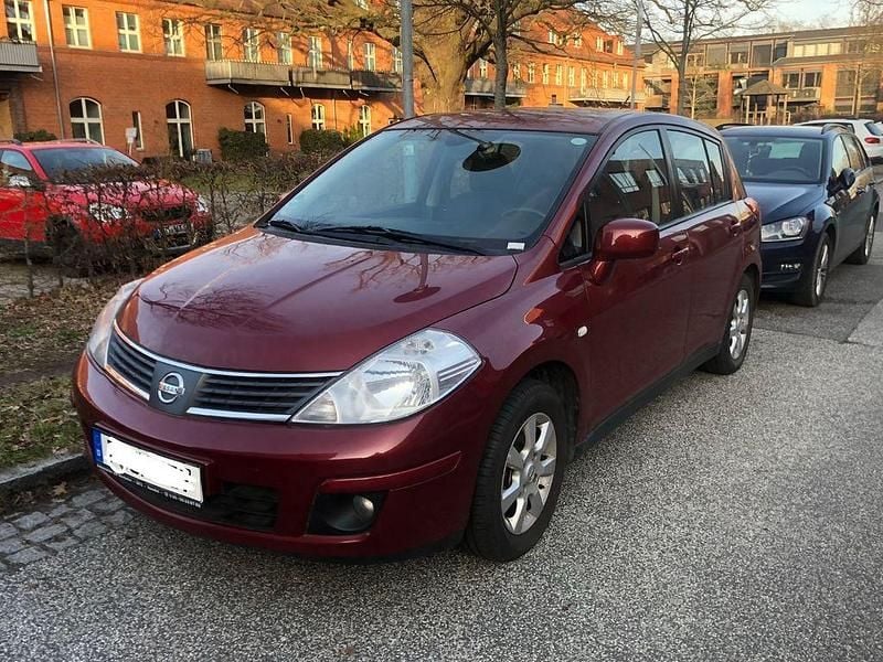 Gebraucht Nissan Tiida Acenta 110 PS (80 kW) 2008 Rot Limousine