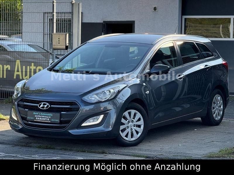 Grau Gebraucht 2017 Hyundai i30 Classic Kombi | 5.799 € (Guter Preis) - Bild 1/4