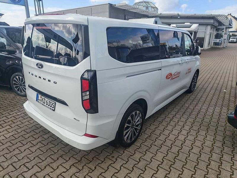 Gebraucht Ford Tourneo Titanium 150 PS (110 kW) 2025 Frostweiß Van / Kleinbus