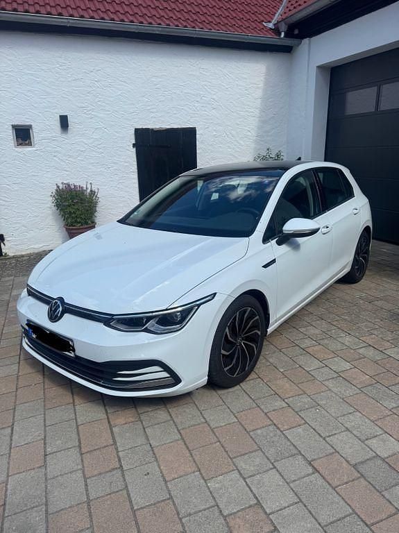 Weiß Gebraucht 2020 VW Golf VII Edition Limousine | 21.999 € (Teuer) - Bild 1/4