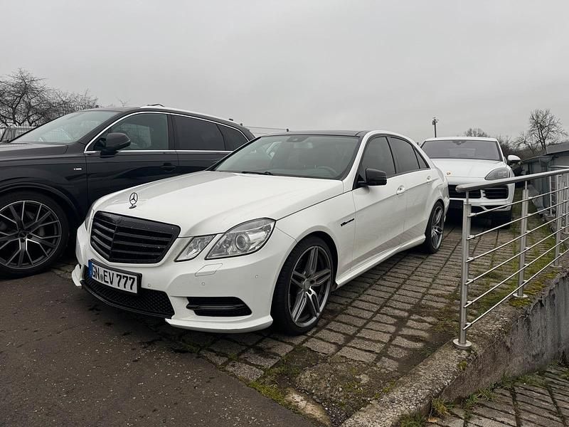 Weiß Gebraucht 2013 Mercedes E300 AMG Limousine | 8.600 € (Superpreis) - Bild 1/4
