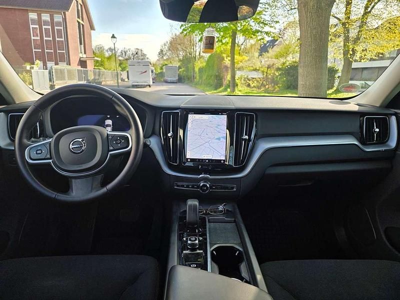 Gebraucht Volvo XC60 Momentum 197 PS (144 kW) 2021 Blau SUV