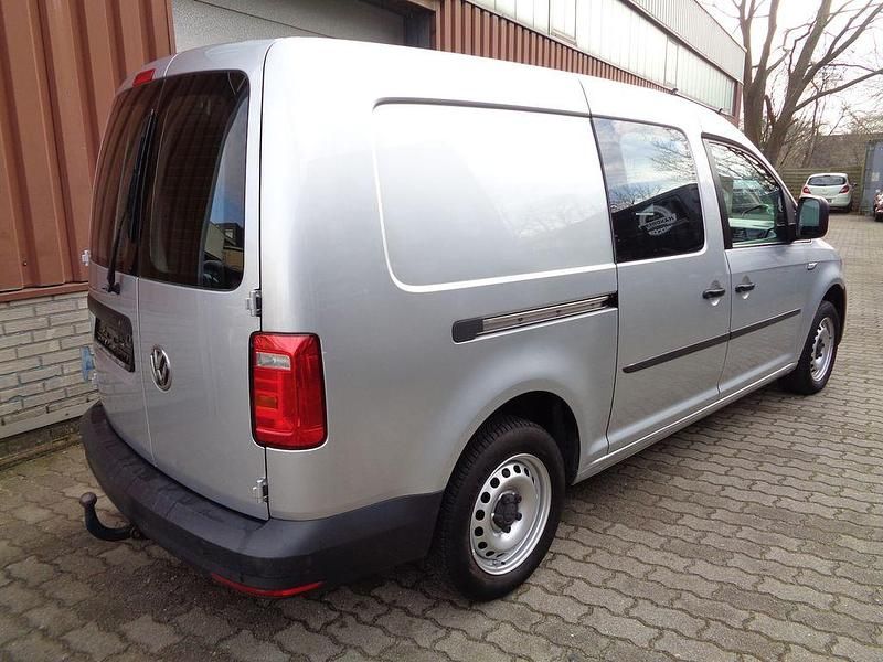 Gebraucht VW Caddy Maxi 102 PS (75 kW) 2017 Silber Van / Kleinbus