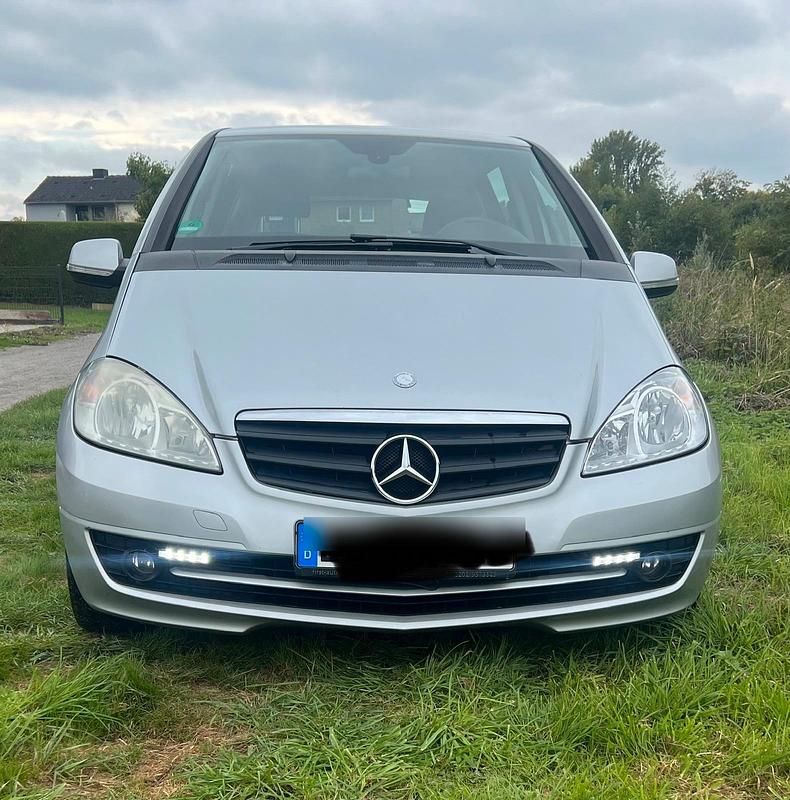 Silber Gebraucht 2010 Mercedes A160 Limousine | 3.300 € (Etwas zu teuer) - Bild 1/4