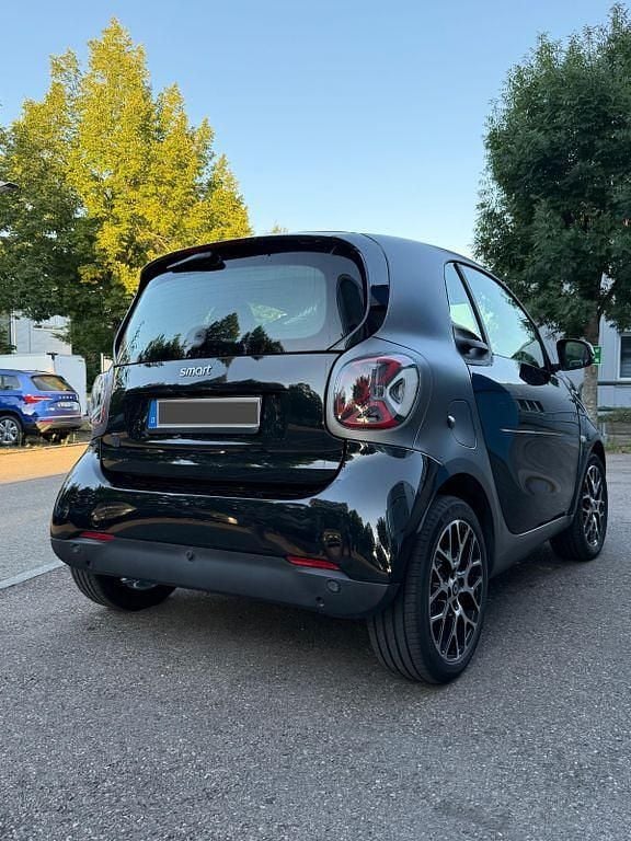 Schwarz Gebraucht 2023 Smart ForTwo Electric Drive Prime Kleinwagen | 14.149 € (Guter Preis) - Bild 1/4