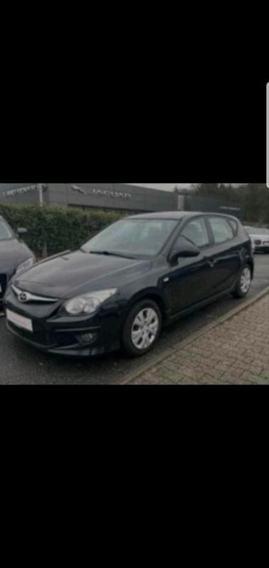 Gebraucht Hyundai i30 109 PS (80 kW) 2011 Schwarz Limousine