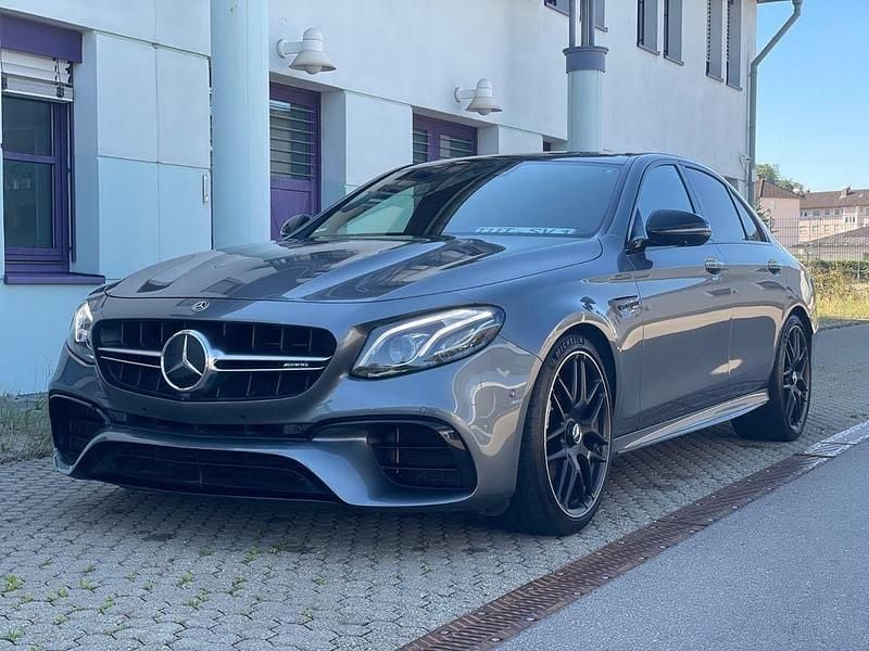 Grau Gebraucht 2018 Mercedes E63S AMG Limousine | 56.490 € (Guter Preis) - Bild 1/4