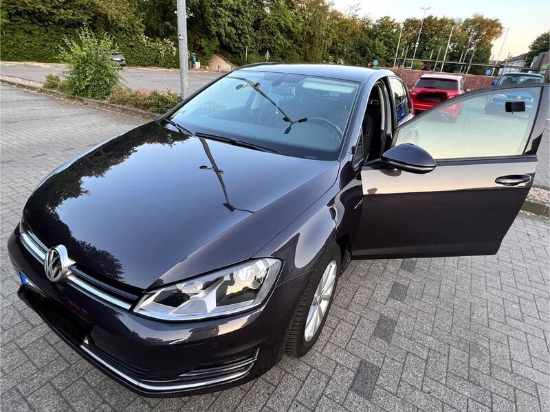 Grau Gebraucht 2016 VW Golf VII LOUNGE Limousine | 12.900 € (Fairer Preis) - Bild 1/4