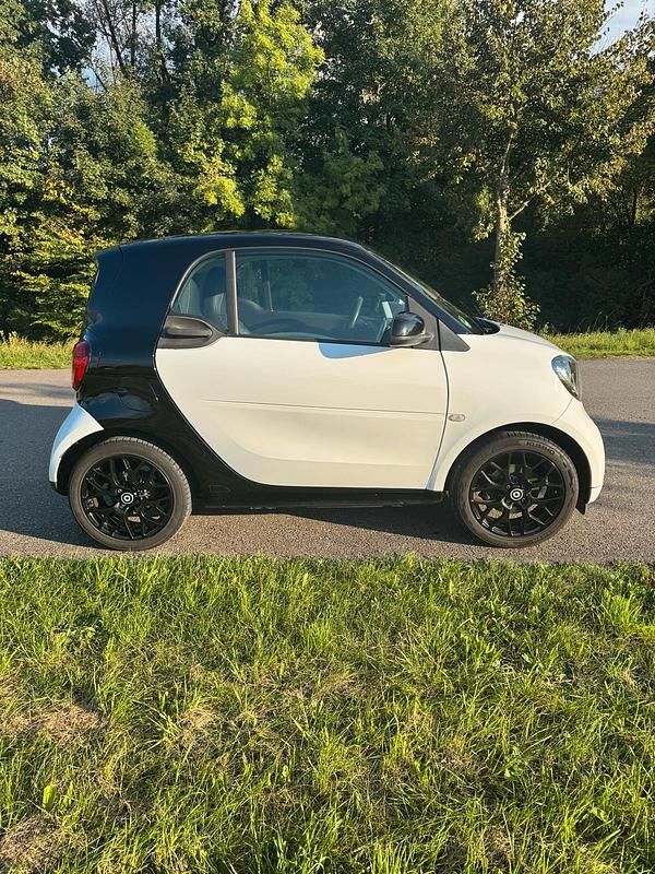 Weiß Gebraucht 2015 Smart ForTwo Coupé Prime Coupé | 7.200 € (Guter Preis) - Bild 1/4