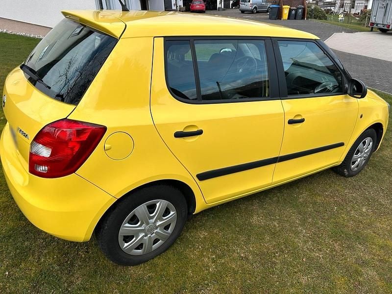 Gebraucht Skoda Fabia 60 PS (44 kW) 2013 Gelb Kleinwagen
