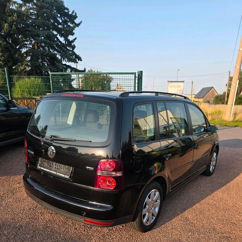 Gebraucht VW Touran 105 PS (77 kW) 2008 Schwarz Van / Kleinbus