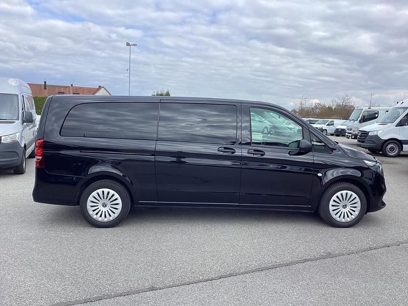 Gebraucht Mercedes Vito 163 PS (119 kW) 2024 Obsidianschwarz metallic Van