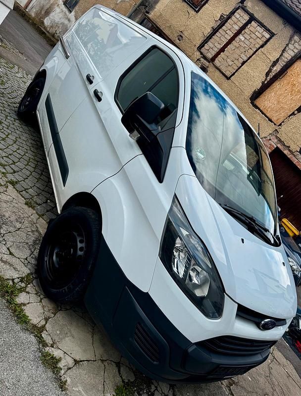 Weiß Gebraucht 2015 Ford T Van / Kleinbus | 6.999 € - Bild 1/4