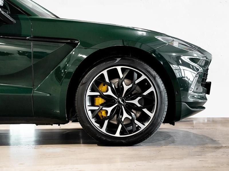 Gebraucht Aston Martin DBX 551 PS (405 kW) 2021 Grün am heritage racing green SUV