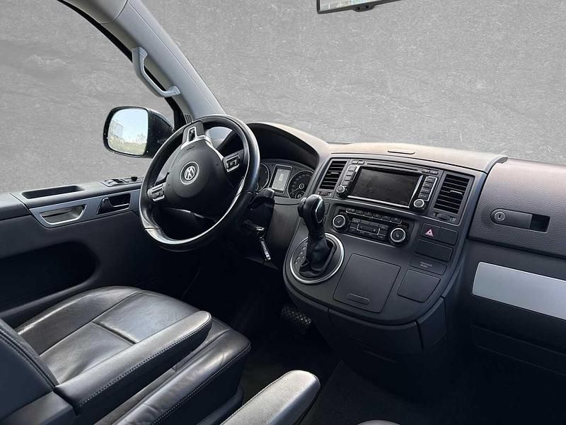 Gebraucht VW Multivan Highline 179 PS (131 kW) 2015 Schwarz (deep black perleffekt) Van