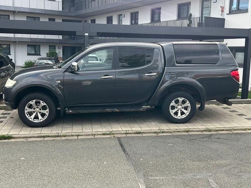 Gebraucht Mitsubishi L200 178 PS (130 kW) 2012 Schwarz Pickup