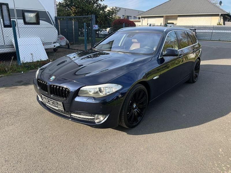 Gebraucht BMW 520 Sport Line 184 PS (135 kW) 2011 Blau Kombi