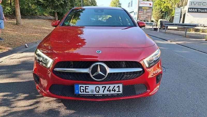 Rot Gebraucht 2019 Mercedes A200 Limousine | 17.999 € (Superpreis) - Bild 1/4