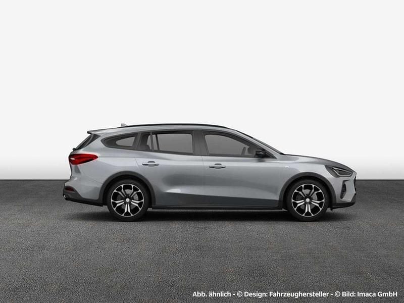 Usado Ford Focus Cool & Connect 125 CV (91 kW) 2022 Plateado Familiar