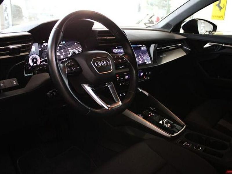 Gebraucht Audi A3 Basis 116 PS (85 kW) 2022 Blau Limousine