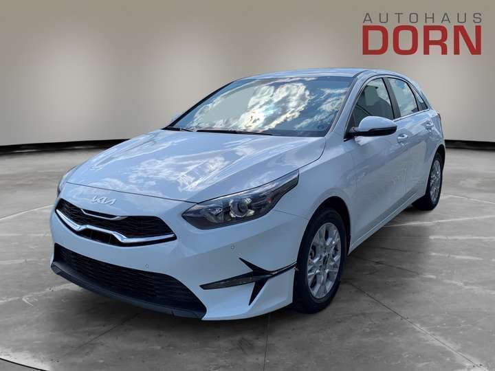 Weiß Neu 2025 Kia Ceed Kleinwagen | 23.390 € (Fairer Preis) - Bild 1/4