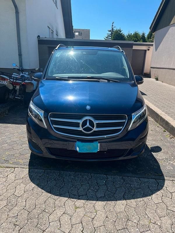 Blau Gebraucht 2015 Mercedes V250 Van / Kleinbus | 25.555 € (Guter Preis) - Bild 1/4