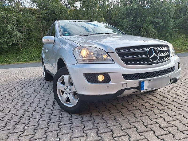 Silber Gebraucht 2005 Mercedes ML320 SUV | 19.800 € - Bild 1/4
