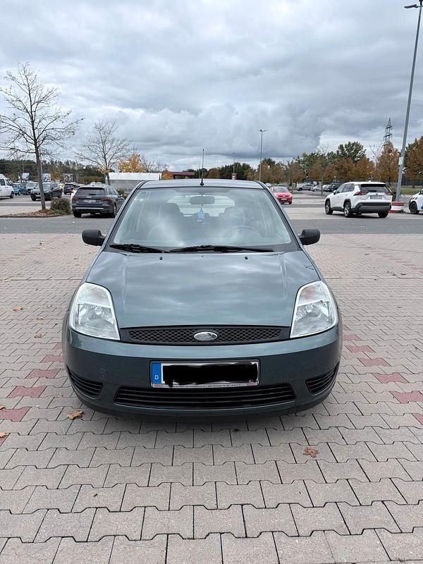 Grün Gebraucht 2002 Ford Fiesta Kleinwagen | 900 € (Guter Preis) - Bild 1/4