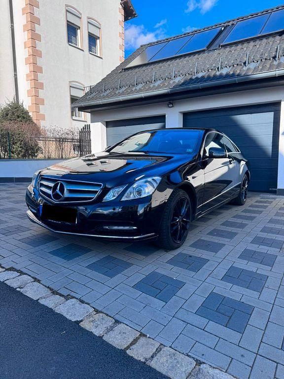 Gebraucht Mercedes E250 Avantgarde 204 PS (150 kW) 2012 Schwarz Coupé