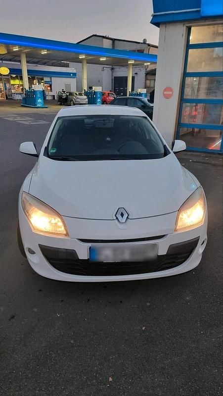 Gebraucht Renault Mégane 101 PS (74 kW) 2009 Weiß Limousine