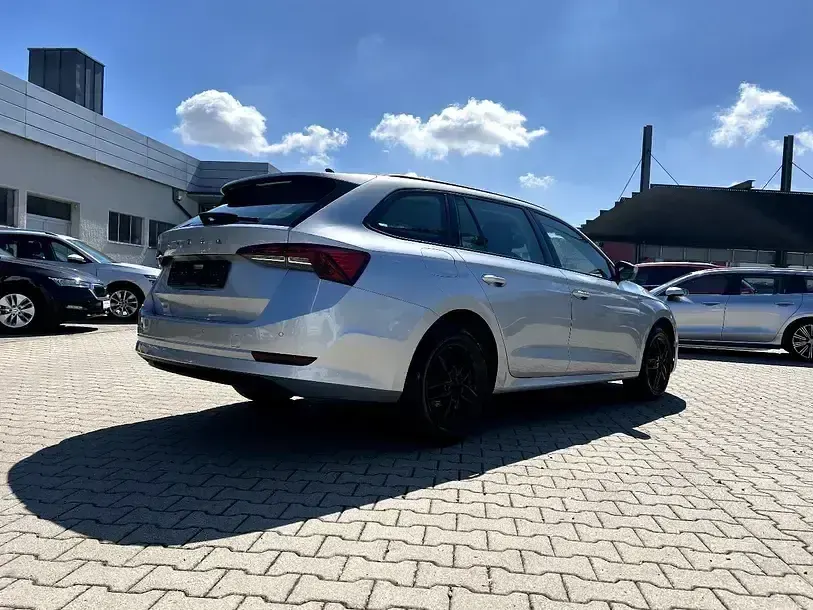 Gebraucht Skoda Octavia Ambition 150 PS (110 kW) 2022 Brilliant silber (metallic) Kombi