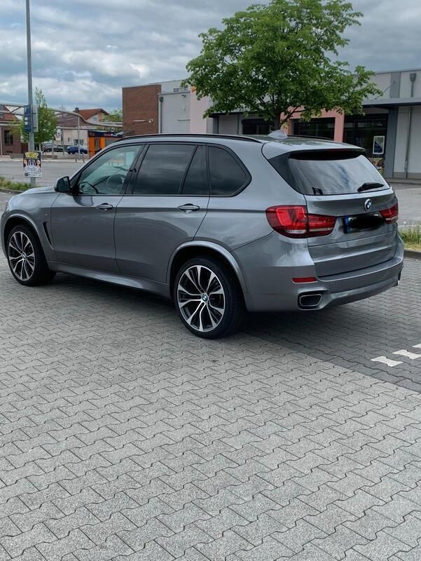 Grau Gebraucht 2018 BMW X5 SUV | 33.000 € (Fairer Preis) - Bild 1/4