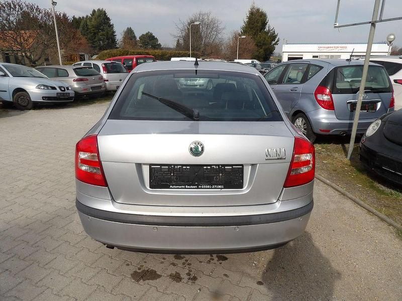 Gebraucht Skoda Octavia Elegance 102 PS (75 kW) 2009 Silber Limousine