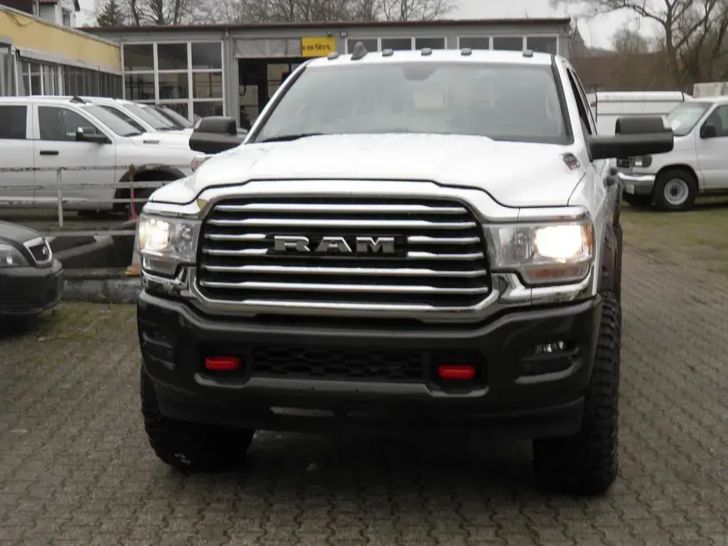 Second-hand Dodge Ram 408 CP (300 kW) 2024 Alb Pickup