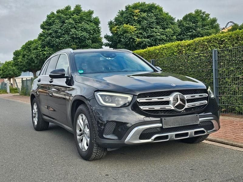 Schwarz Gebraucht 2020 Mercedes GLC200 SUV | 22.410 € - Bild 1/4