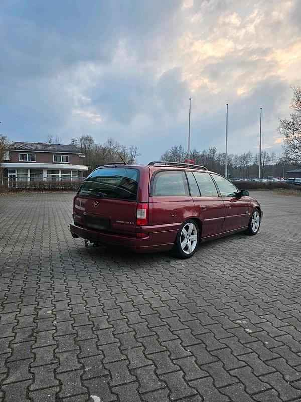 Gebraucht Opel Omega 170 PS (125 kW) 2000 Rot Kombi