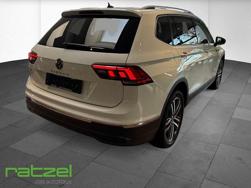 Gebraucht VW Tiguan Allspace Life 150 PS (110 kW) 2022 Weiß SUV