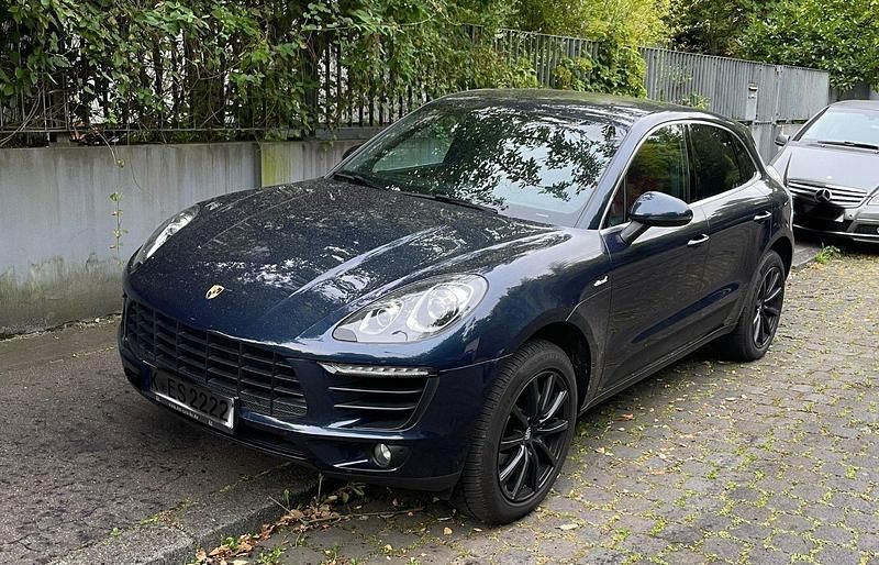 Blau Gebraucht 2015 Porsche Macan SUV | 36.300 € (Guter Preis) - Bild 1/4